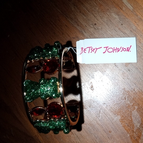 Betsey Johnson Gummi Bear Cuff Red Green nwt - Picture 2 of 5